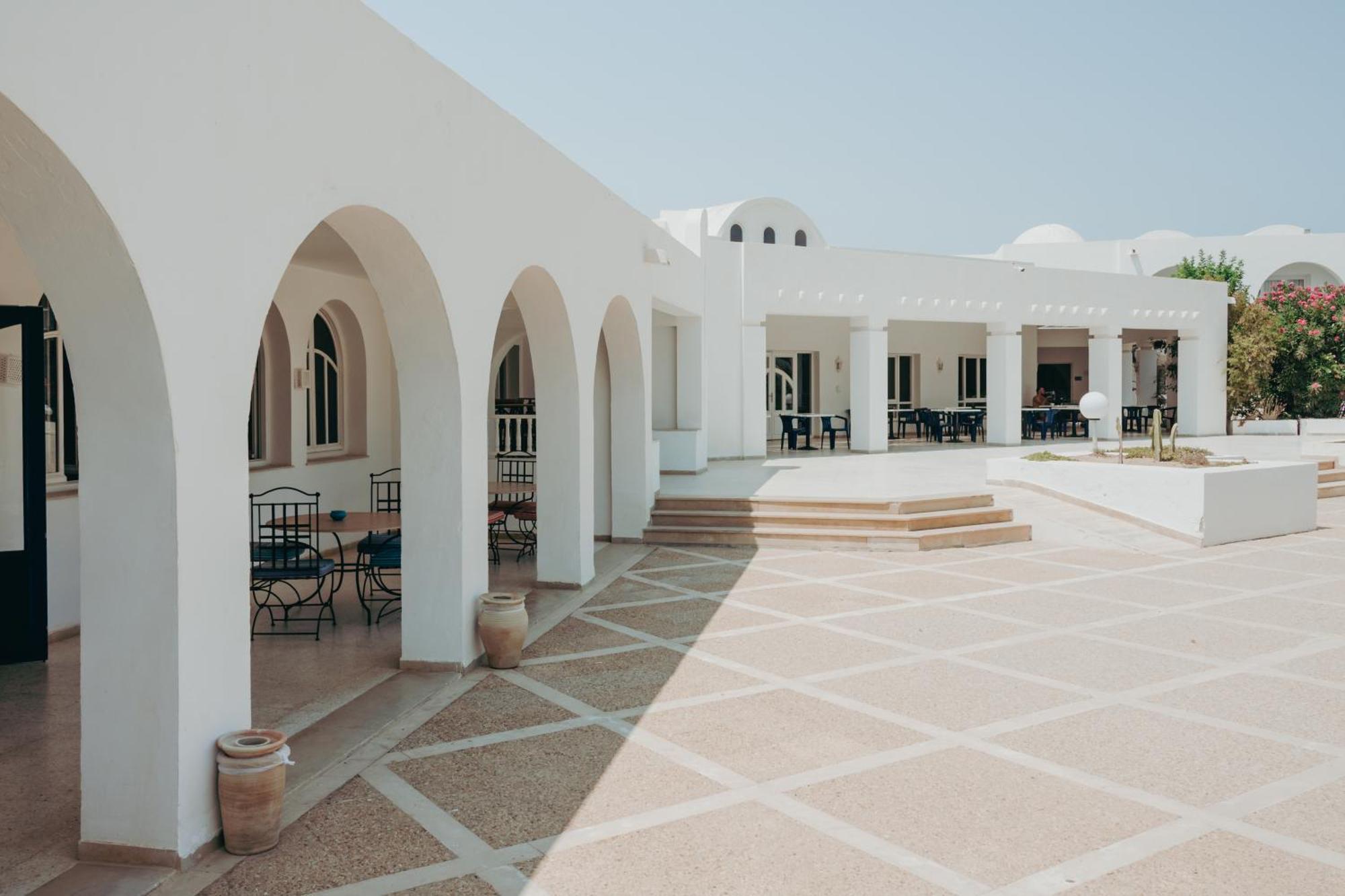 Hotel Bougainvillier Djerba Taguermess Exterior foto