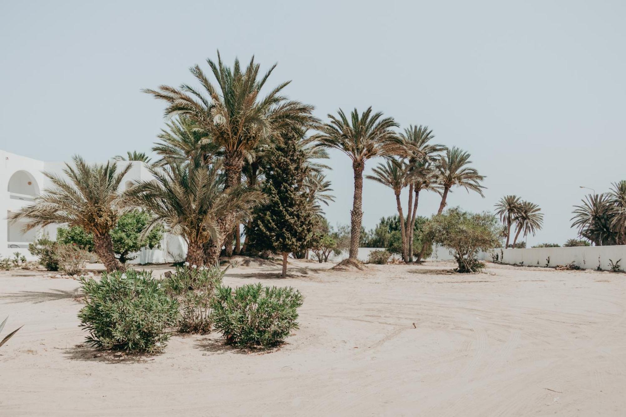 Hotel Bougainvillier Djerba Taguermess Exterior foto
